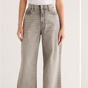 Good American Relaxed Wide Leg Jeans in Gray